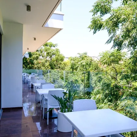 Apartment Bright, Charming, And Well-Planned Vacation Flat For Friends All Yours *