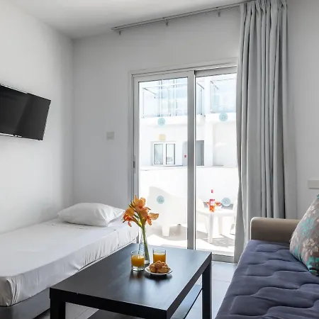 Apartmán Bright, Charming, And Well-Planned Vacation Flat For Friends All Yours *